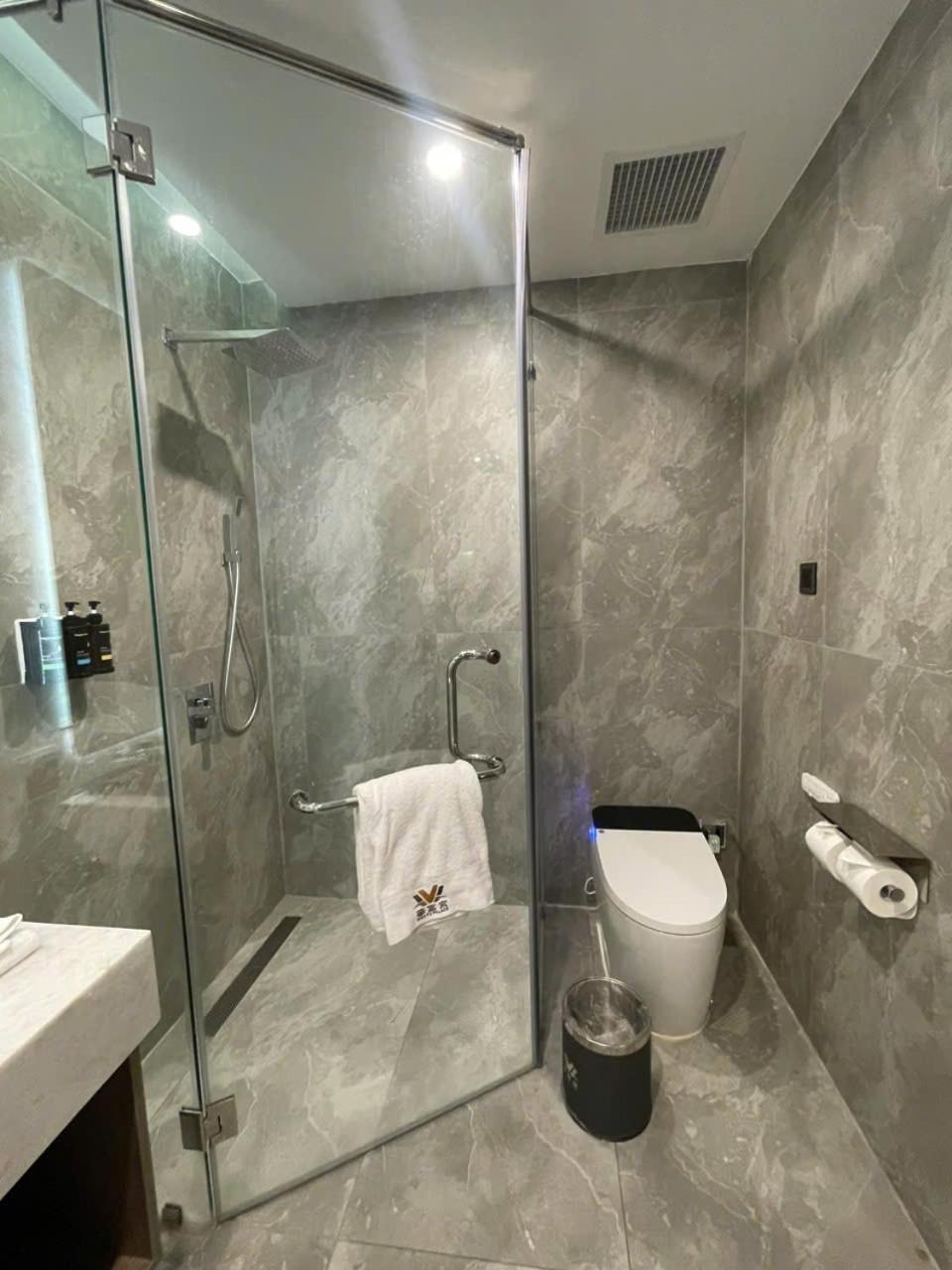 Khách sạn Wah Fu 4*