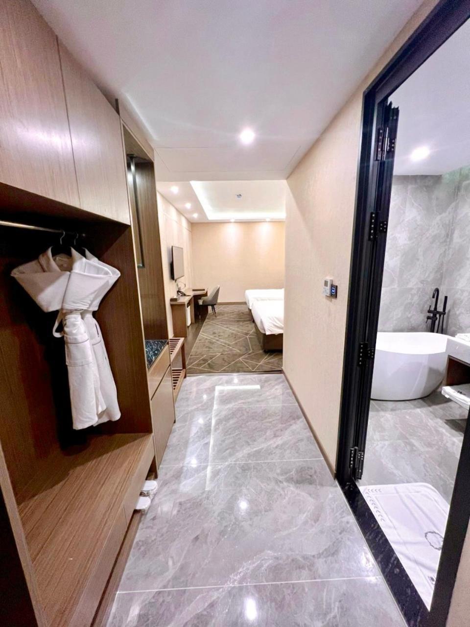 Khách sạn Wah Fu 4*